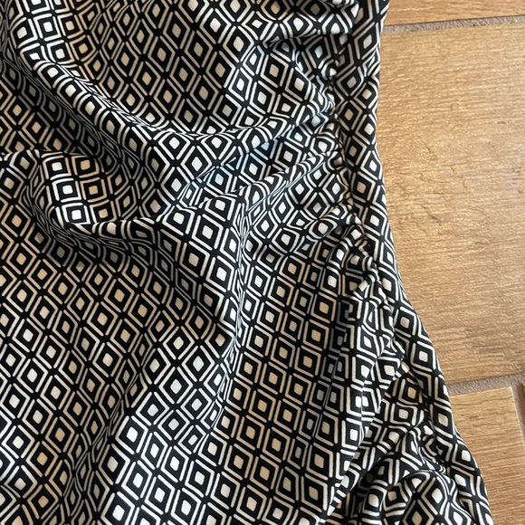 NWOT DKNY Black and White Tummy Control One-Piece Bathing Suit Women's XL - Picture 3 of 10